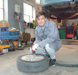 Auto- Mechaniker- Ausbildung. Charity Projekt 2017-18 im Kinderdorf Satul di Copii
