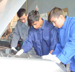 Auto- Mechaniker- Ausbildung. Charity Projekt 2017-18 im Kinderdorf Satul de Copii
